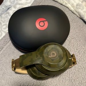 Beats studio 3 wireless noise canceling headphones Beats Camo collection green